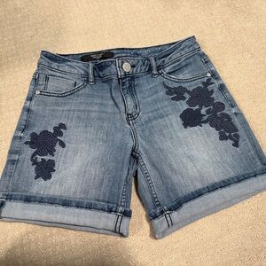 Simply Vera denim shorts floral